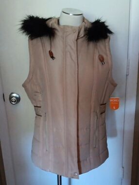Sporto Beige Puffer Vest with Faux Fur Trim